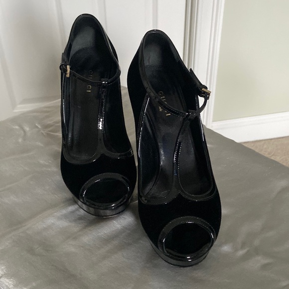 Gucci Velvet T-Strap Peep Toe - Picture 1 of 7